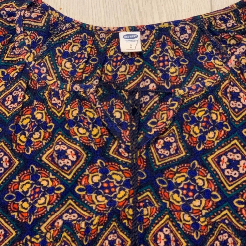 OLD NAVY Long Sleeve Loose Fitting Pullover Top